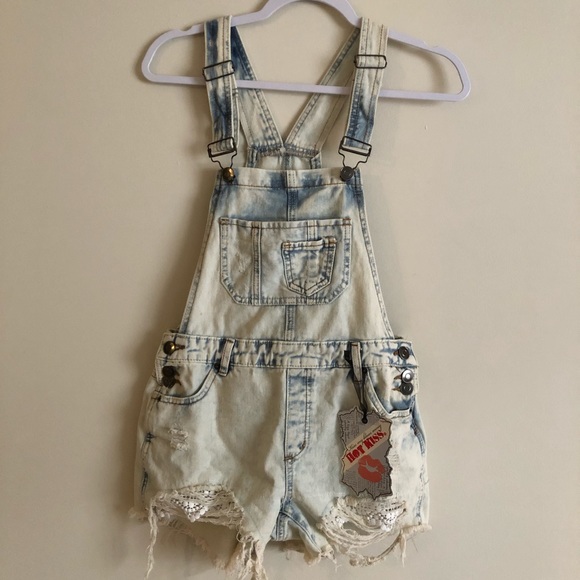Hot Kiss Pants - NWT Frayed Distressed Lace Pocket Short-Alls